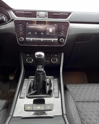 Skoda Superb cena 79900 przebieg: 155500, rok produkcji 2018 z Wołomin małe 379